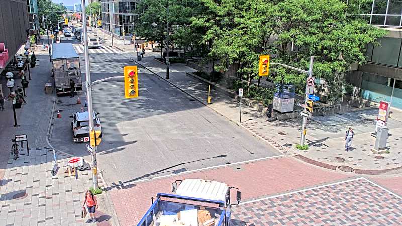 Traffic camera image at 2025-06-30 18:25:53