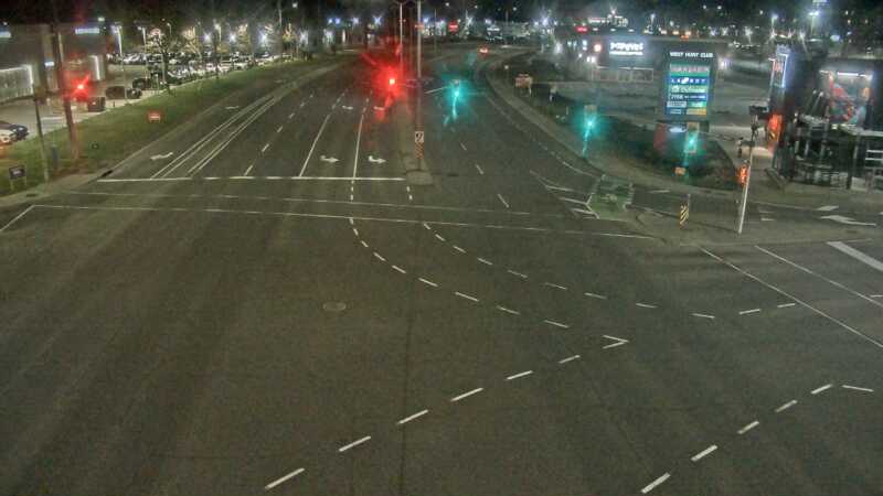 Traffic camera image at 2025-04-25 08:30:48
