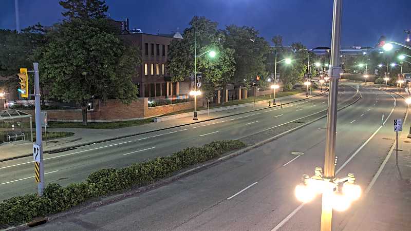 Traffic camera image at 2025-07-04 01:37:31