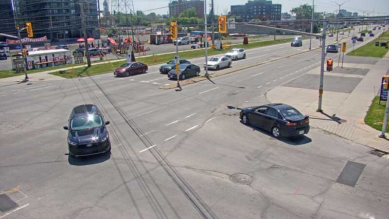 Traffic camera image at 2025-06-30 17:37:31