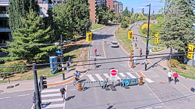 Traffic camera image at 2025-09-14 18:01:14