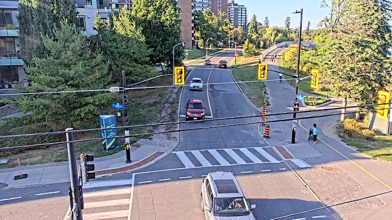Traffic camera image at 2025-09-15 21:10:55