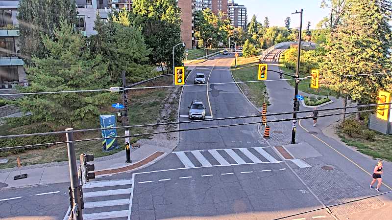 Traffic camera image at 2025-09-15 21:30:53