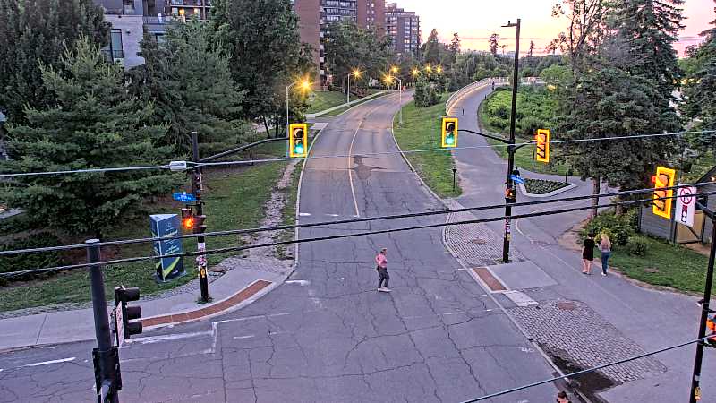 Traffic camera image at 2025-07-04 01:10:51