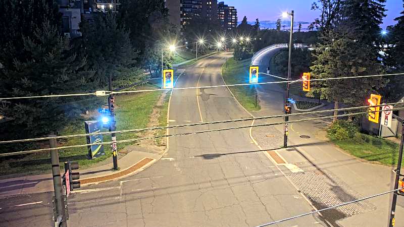 Traffic camera image at 2025-07-04 01:40:59