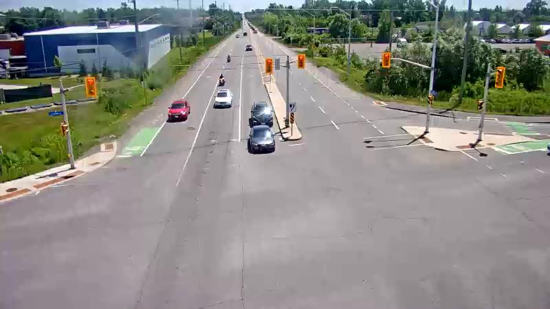 Traffic camera image at 2025-06-30 17:37:33