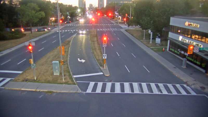 Traffic camera image at 2025-08-25 00:10:12