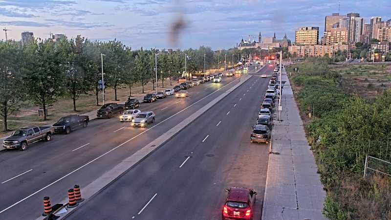 Traffic camera image at 2025-08-25 00:10:53