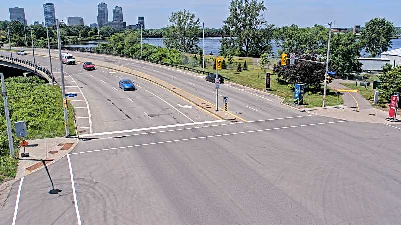 Traffic camera image at 2025-06-30 16:37:58
