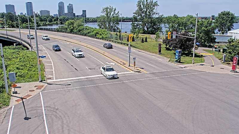 Traffic camera image at 2025-06-30 17:11:07