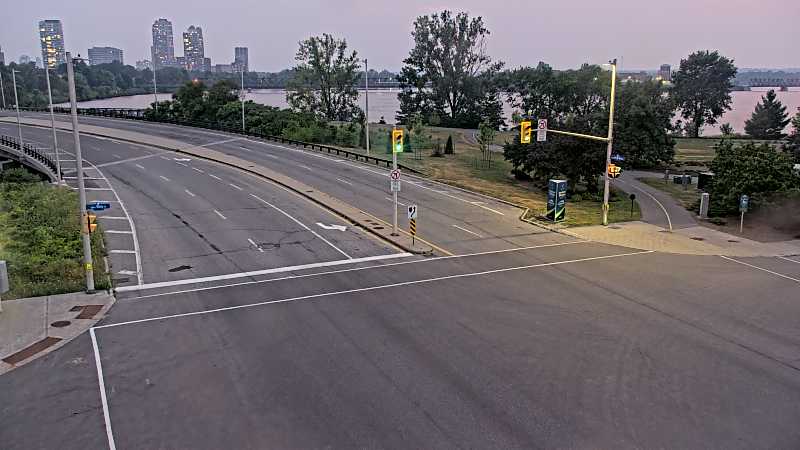 Traffic camera image at 2025-07-31 00:50:49