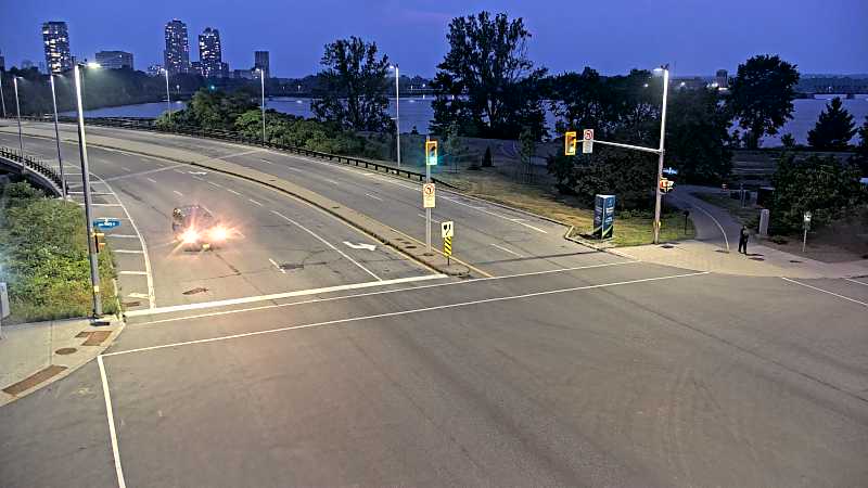 Traffic camera image at 2025-07-31 01:00:53