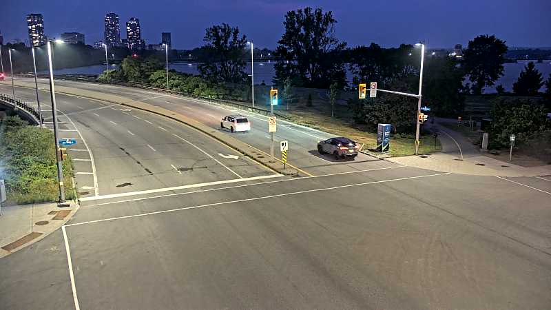 Traffic camera image at 2025-07-31 01:06:01