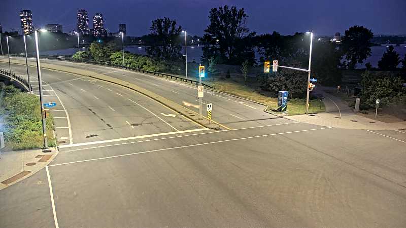 Traffic camera image at 2025-07-31 01:10:54