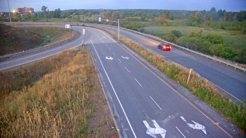 Traffic camera image at 2025-08-25 00:10:53