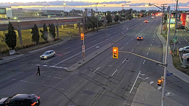 Traffic camera image at 2025-08-25 00:10:54
