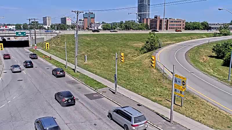 Traffic camera image at 2025-06-30 16:40:56