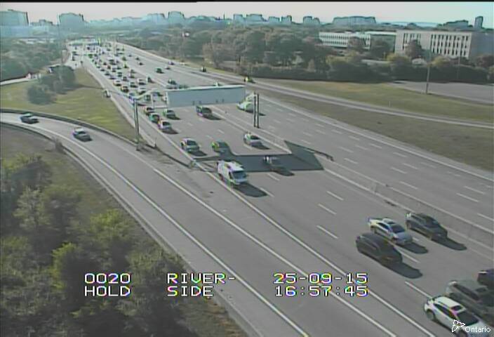 Traffic camera image at 2025-09-15 21:01:07