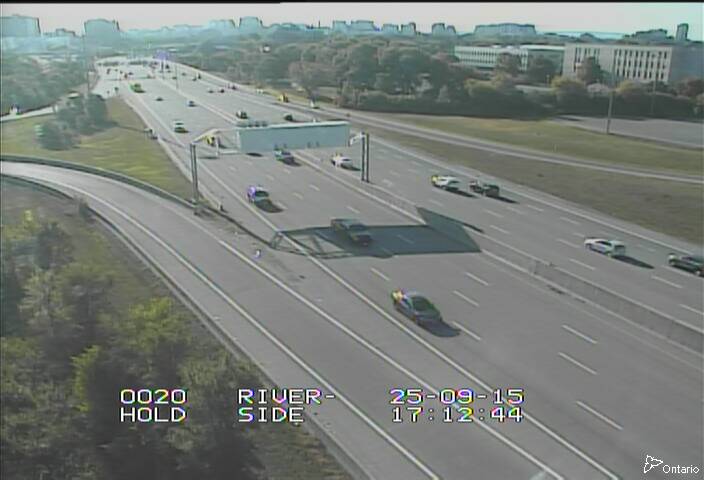 Traffic camera image at 2025-09-15 21:16:03
