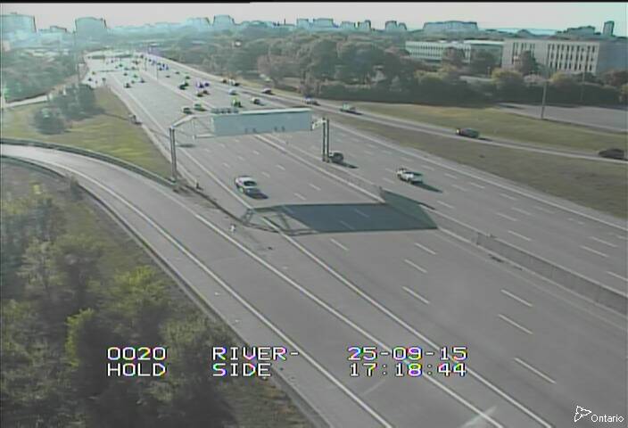 Traffic camera image at 2025-09-15 21:21:02