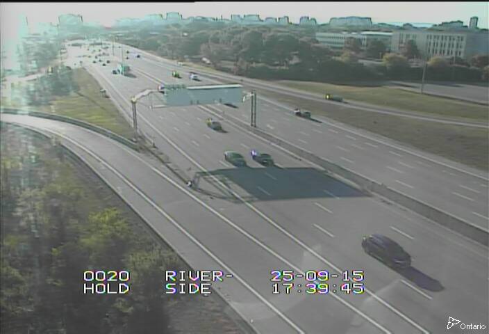 Traffic camera image at 2025-09-15 21:41:03