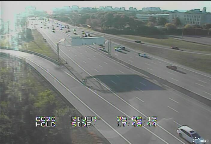 Traffic camera image at 2025-09-15 21:51:03