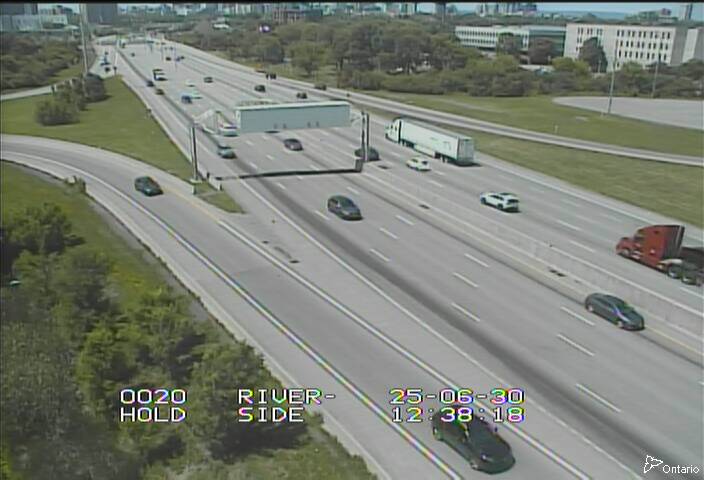 Traffic camera image at 2025-06-30 16:40:57