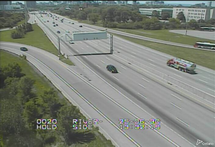 Traffic camera image at 2025-06-30 17:37:38