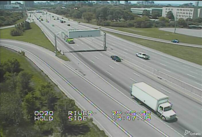 Traffic camera image at 2025-06-30 17:51:00