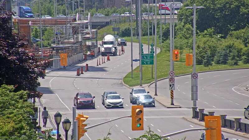 Traffic camera image at 2025-06-30 18:05:11