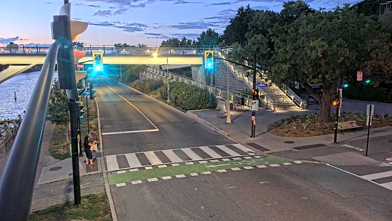 Traffic camera image at 2025-08-25 00:20:51