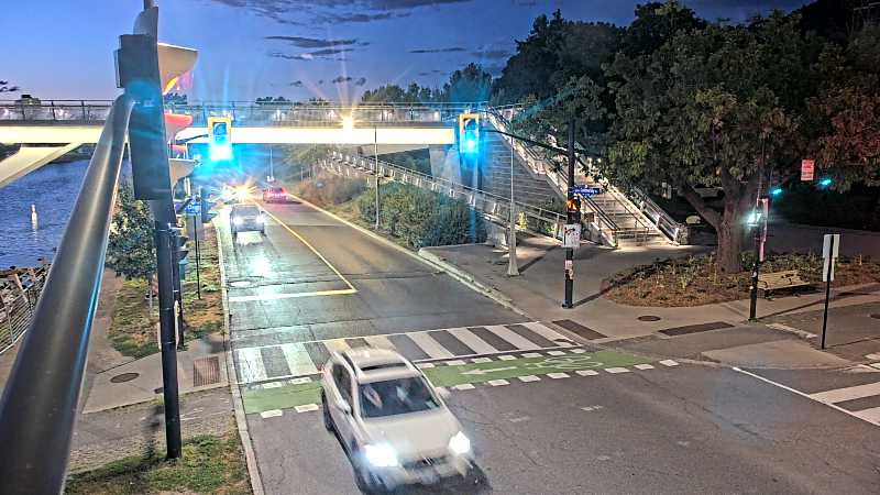 Traffic camera image at 2025-08-25 00:35:56