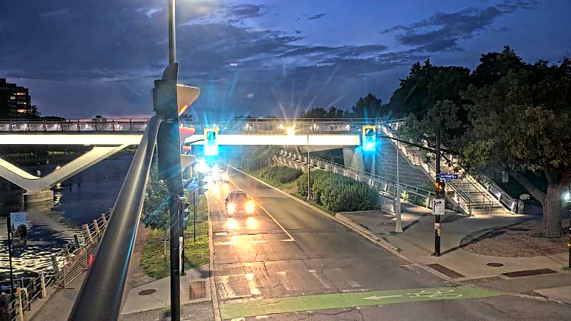 Traffic camera image at 2025-07-06 01:37:38