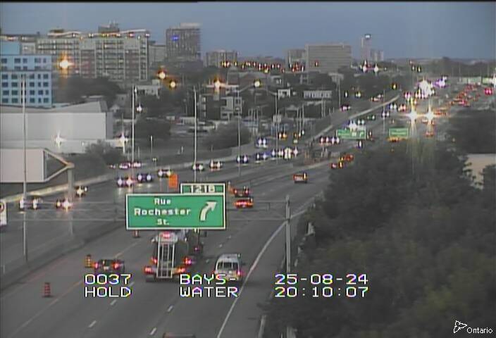 Traffic camera image at 2025-08-25 00:10:59