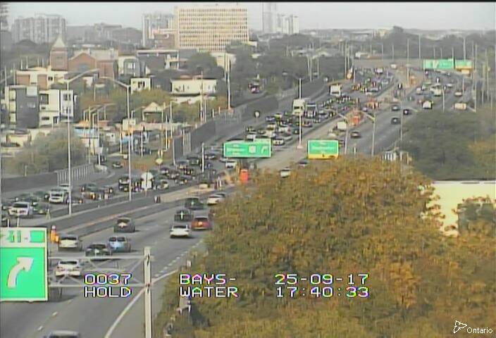 Traffic camera image at 2025-09-17 21:41:05