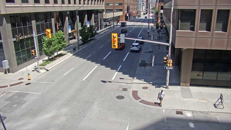 Traffic camera image at 2025-06-30 17:16:17