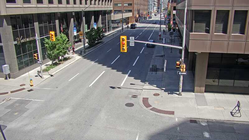 Traffic camera image at 2025-06-30 17:21:11