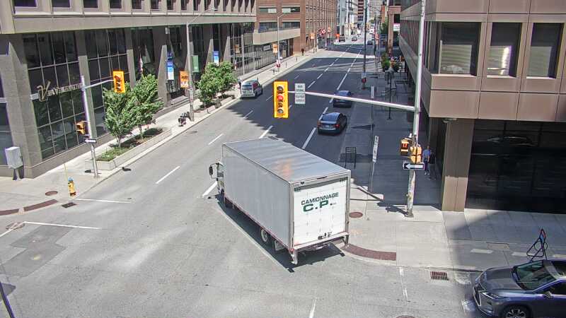 Traffic camera image at 2025-06-30 17:46:03