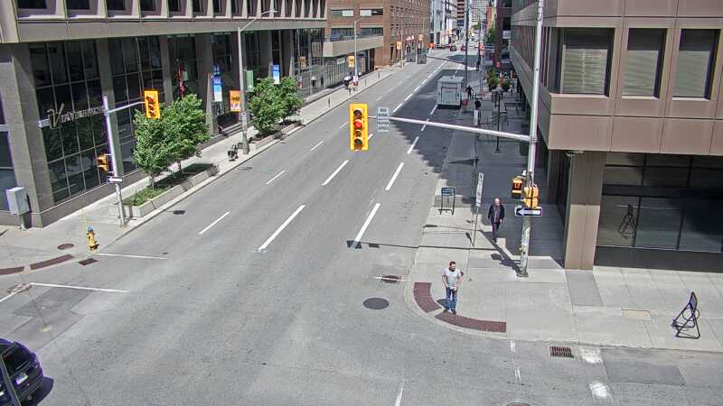 Traffic camera image at 2025-06-30 18:21:05