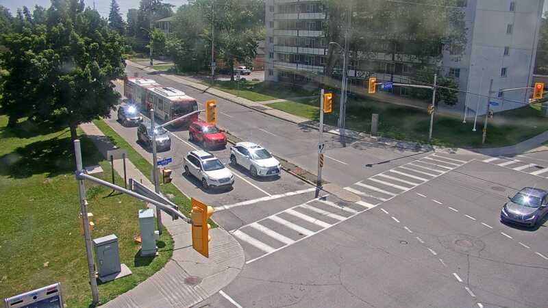 Traffic camera image at 2025-06-30 17:40:10