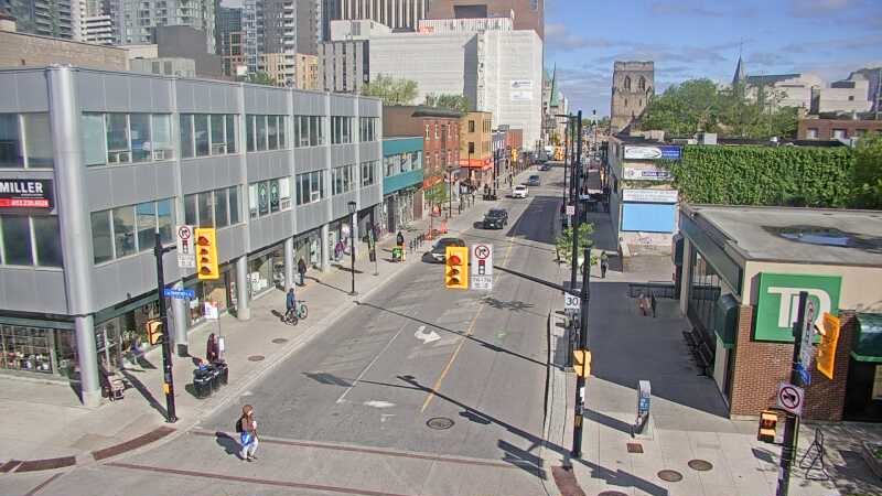 Traffic camera image at 2025-05-20 13:00:52