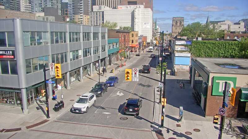 Traffic camera image at 2025-05-20 13:21:05