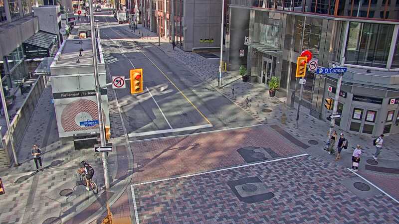 Traffic camera image at 2025-09-14 17:21:03