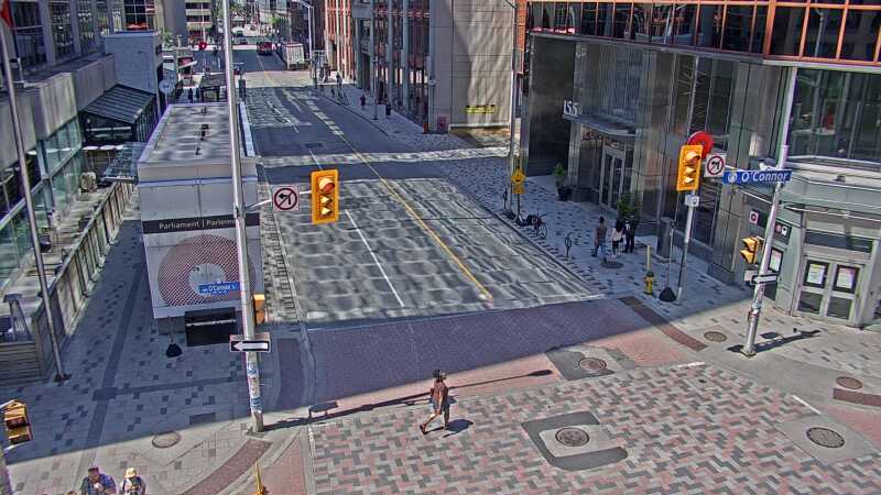 Traffic camera image at 2025-06-30 15:56:04