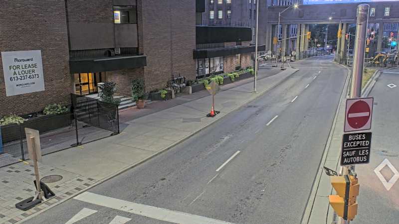Traffic camera image at 2025-08-25 00:16:04