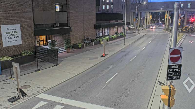 Traffic camera image at 2025-08-25 00:20:54