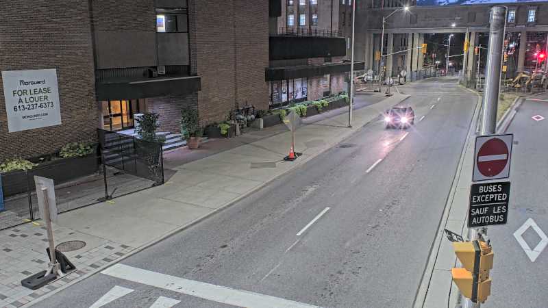 Traffic camera image at 2025-08-25 00:35:59