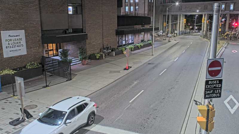 Traffic camera image at 2025-08-25 04:01:02
