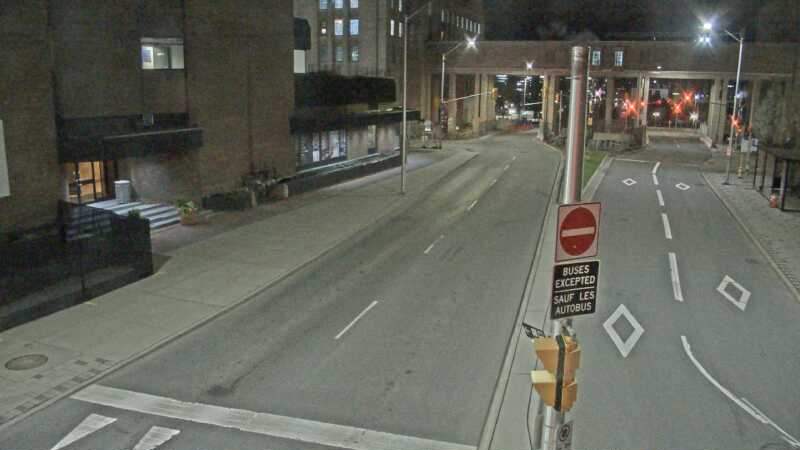 Traffic camera image at 2025-05-09 08:20:44