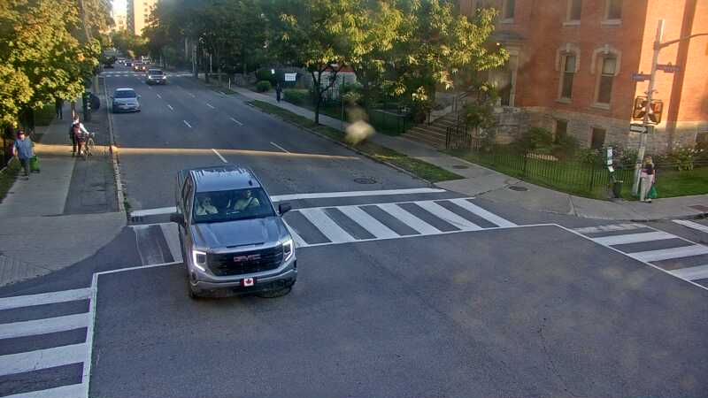 Traffic camera image at 2025-09-15 22:16:02
